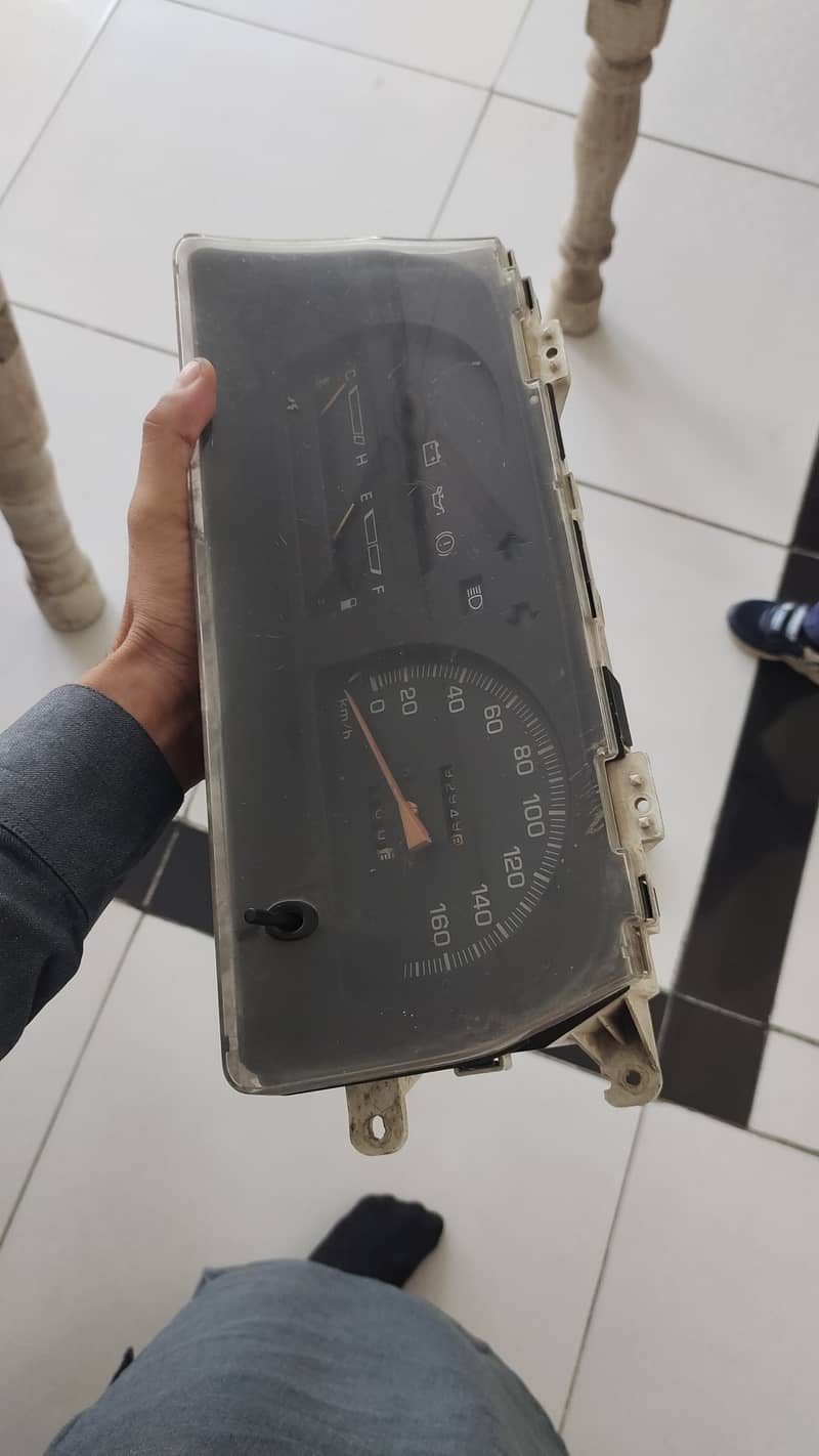 Daihatsu charade 88 model original speed Meter 3