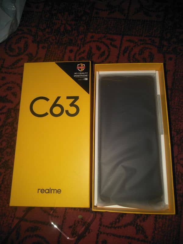 Realme C63 6+4/128    price fixe 1