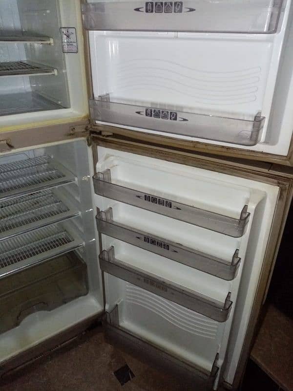 used fridge dawlance 3