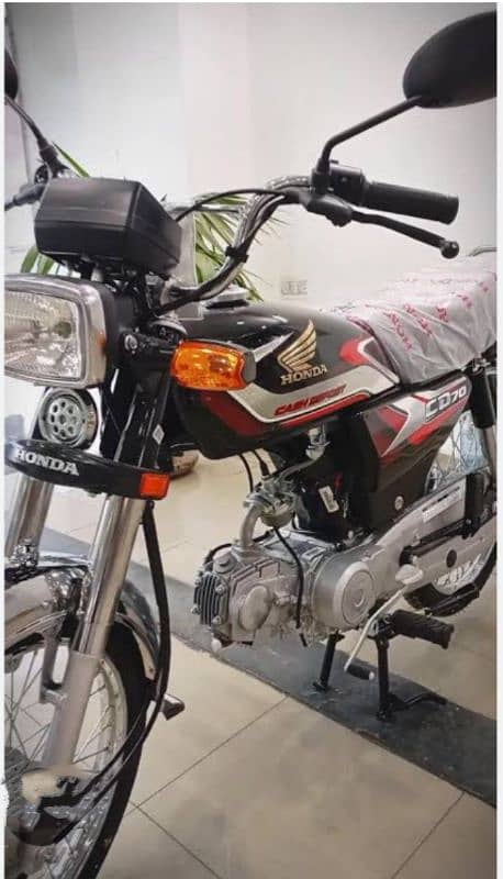 HONDA CD70 2025 NEW FRESH SERIAL BLACK COLOR JUST SHOWROOM TO HOUSE 1