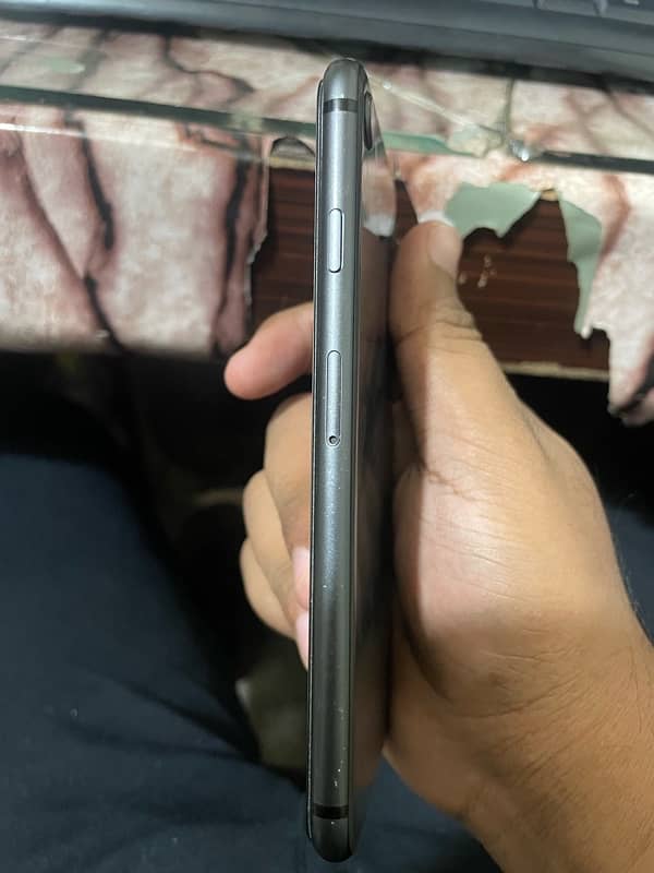 iPhone 8 64GB 1