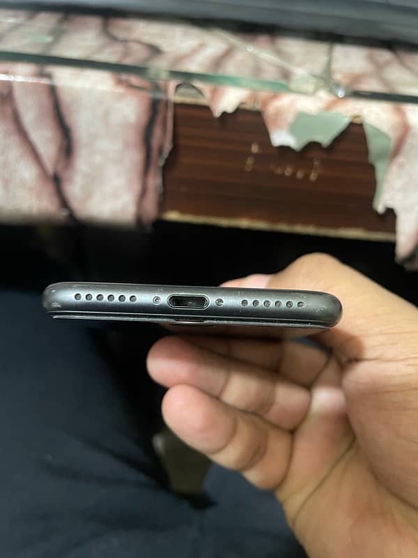 iPhone 8 64GB 3