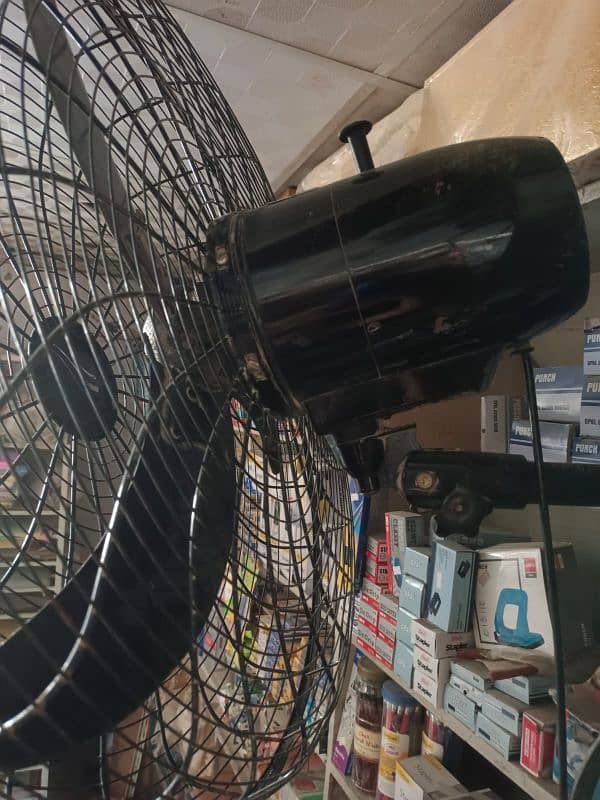 wall bracket fan 1