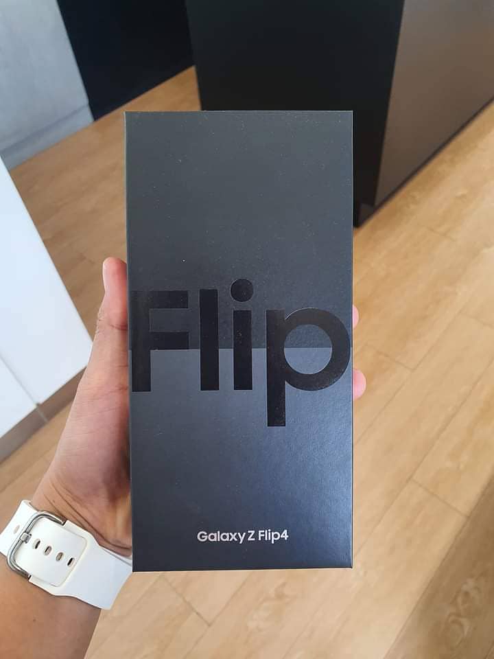 SAMSUNG GALAXY Z FLIP 4 2