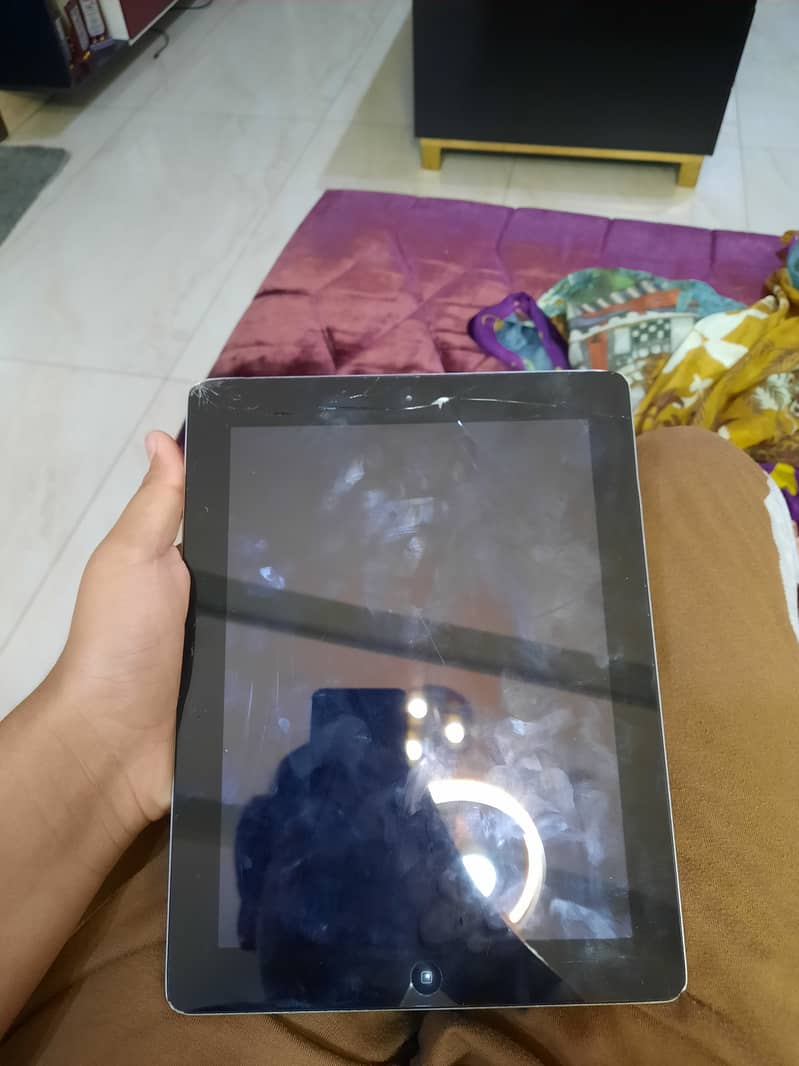 Apple ipad gen 4 for urgent sale price is bargainable 0