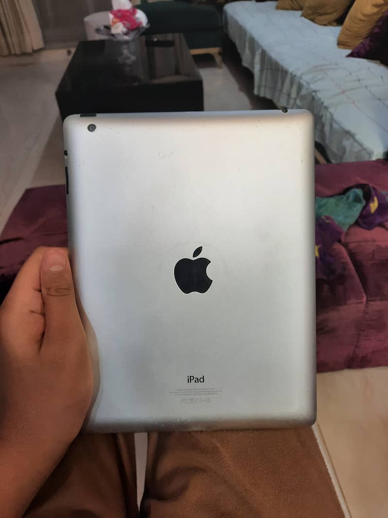 Apple ipad gen 4 for urgent sale price is bargainable 5