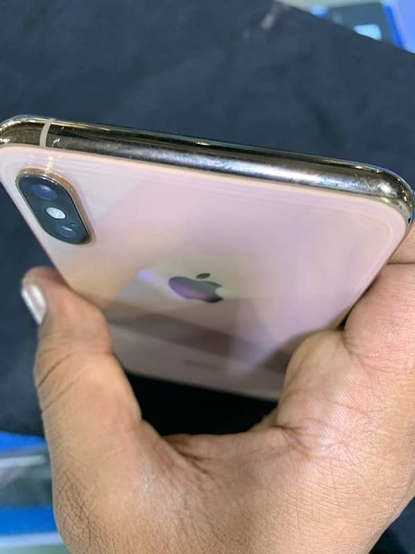 xs max pta face id kharb baki 10by 10  battery 77   64 gb 3