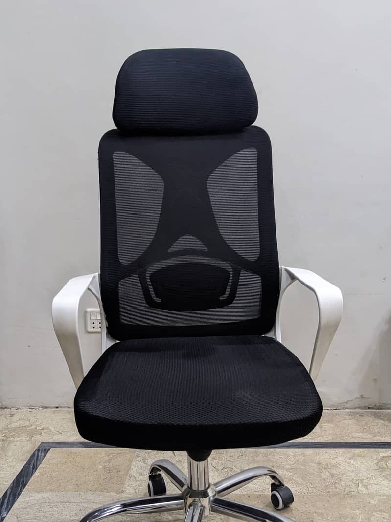 White Office/Computer Chair | Excellent Condition 0