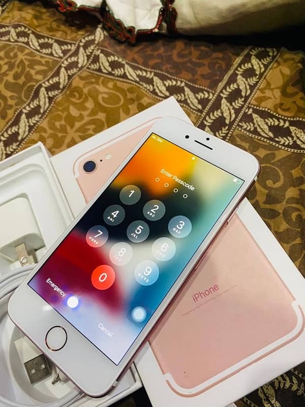 iPhone 7 128gb pta approved with Box 1