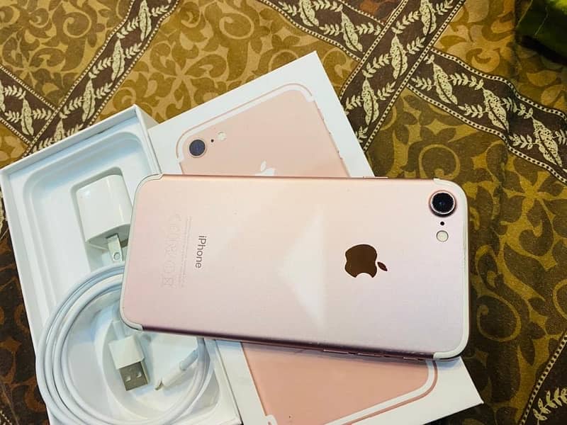 iPhone 7 128gb pta approved with Box 2