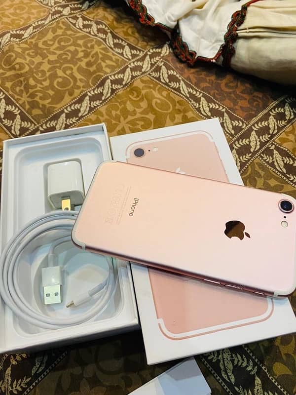 iPhone 7 128gb pta approved with Box 3