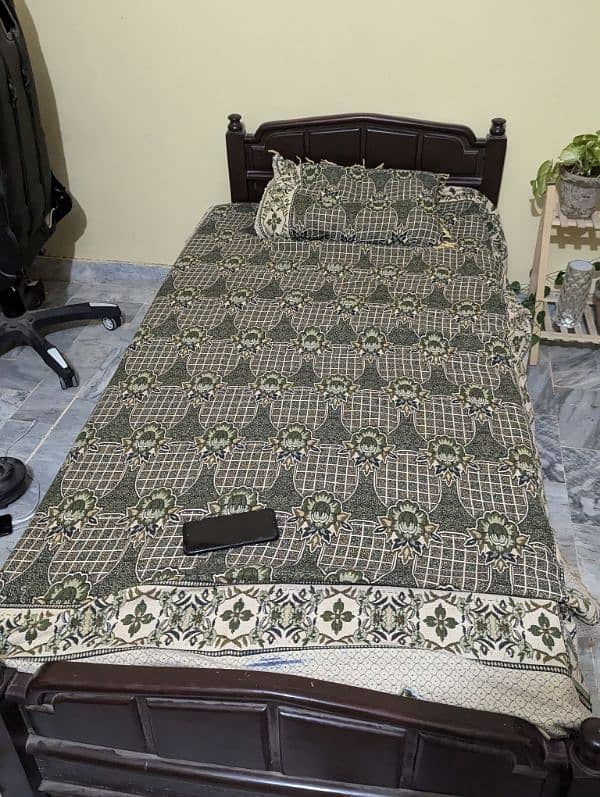 Single Bed 6x4 feet with Mattress and Bedsheet 3