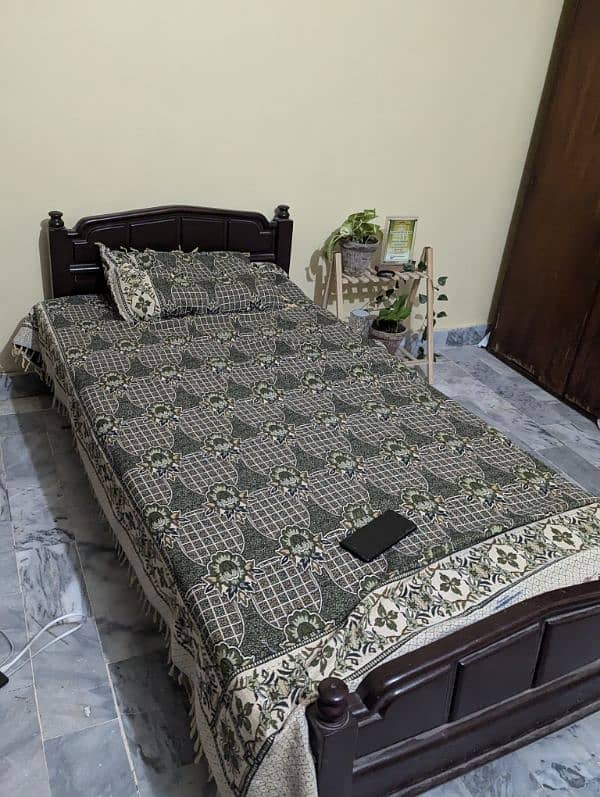 Single Bed 6x4 feet with Mattress and Bedsheet 4