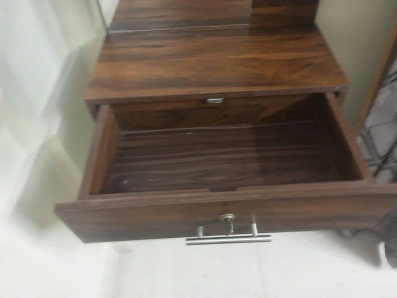 wooden dressing table 3