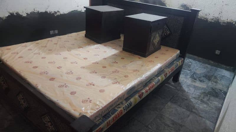 Urgent sale bed set no issue, no defect, strong and untouched. 3