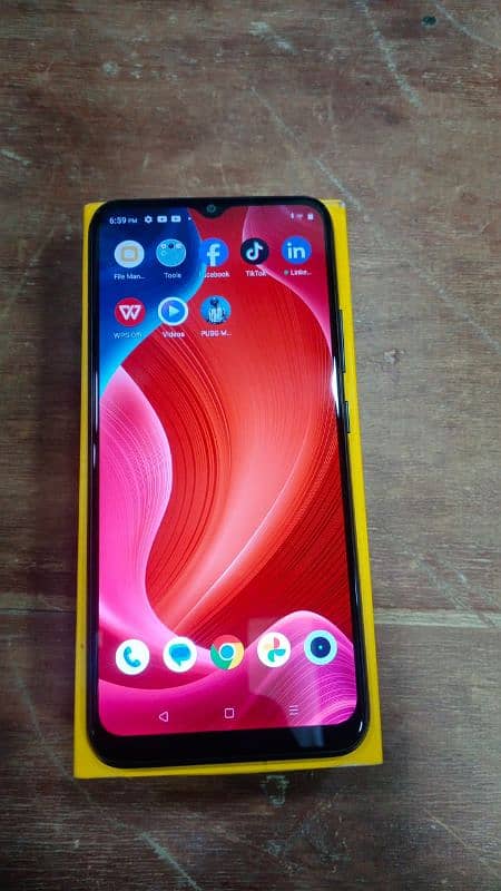 realme c21. y 4+64 0