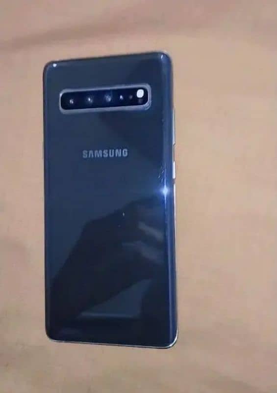 Samsung Galaxy S10 5G, 8Gb & 512 internal 3