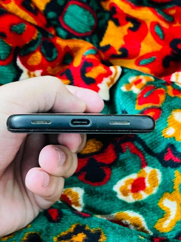 Google pixel 4a 4g with original charger 6