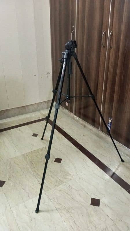 Benro Tripods for DSLR Camera 3