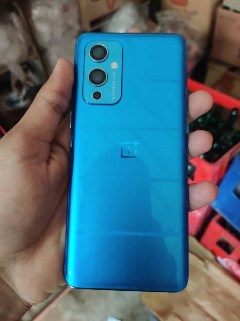 OnePlus 9 with charger 2