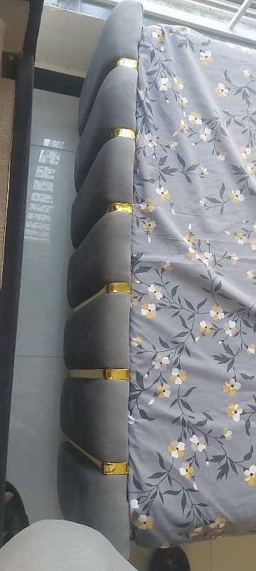 single bed  c mattress. 6