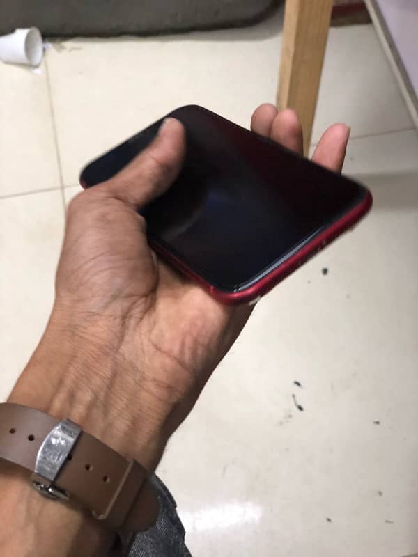 iPhone 11 for sell red colour 64GB nopta uphone sim working 4