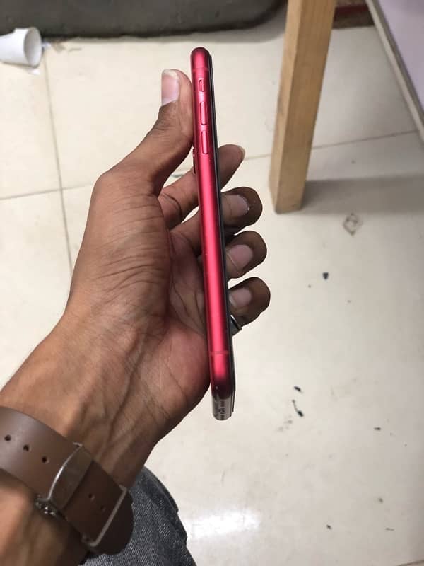 iPhone 11 for sell red colour 64GB nopta uphone sim working 5