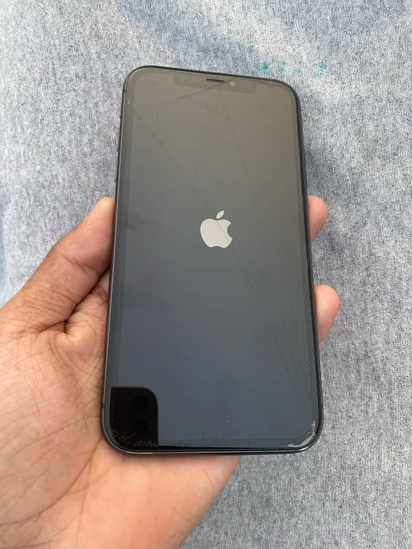 iphone 11 BLACK 7