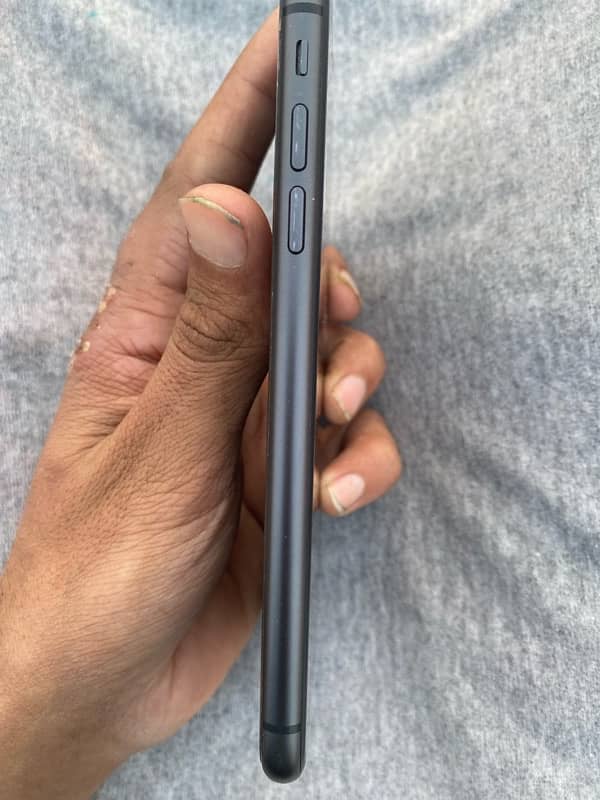 iphone 11 BLACK 14