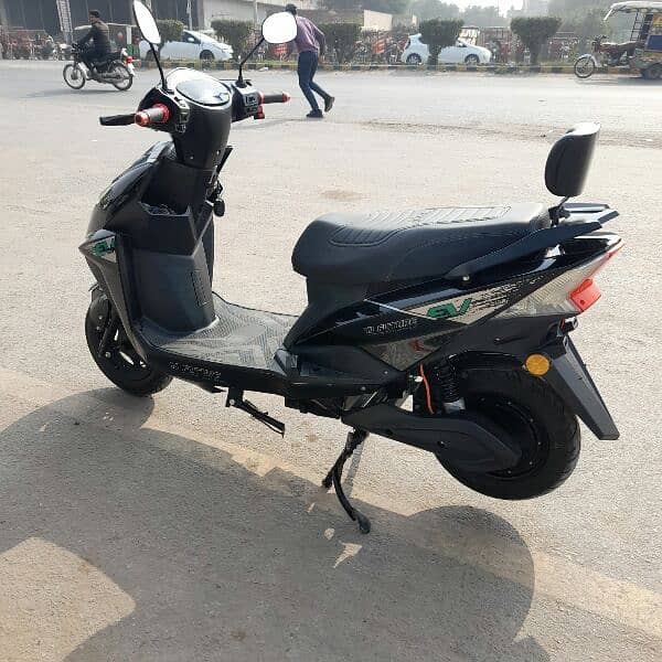 electric scooty yj future azadi model only 7 month used 0