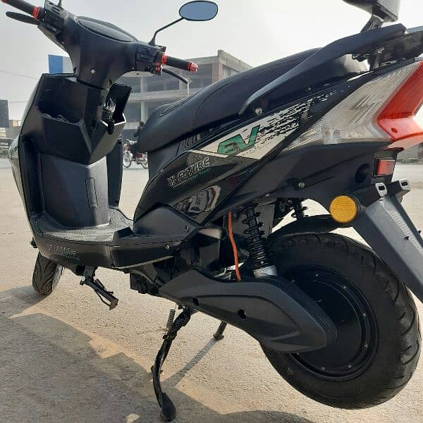 electric scooty yj future azadi model only 7 month used 2