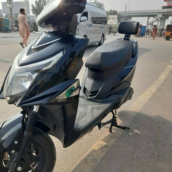 electric scooty yj future azadi model only 7 month used 3