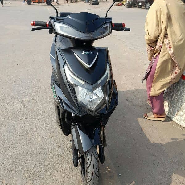 electric scooty yj future azadi model only 7 month used 4