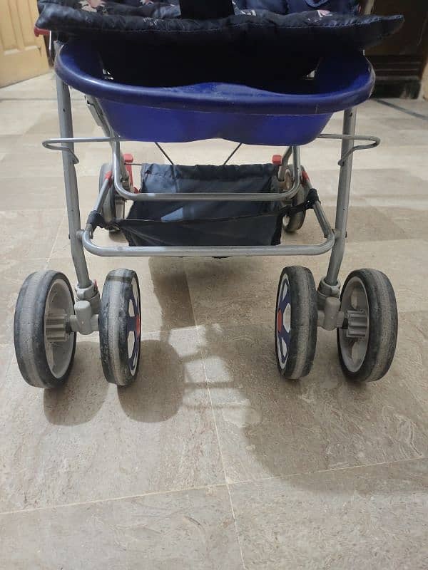 Baby Pram in Excellent Condition Import in UAE 1