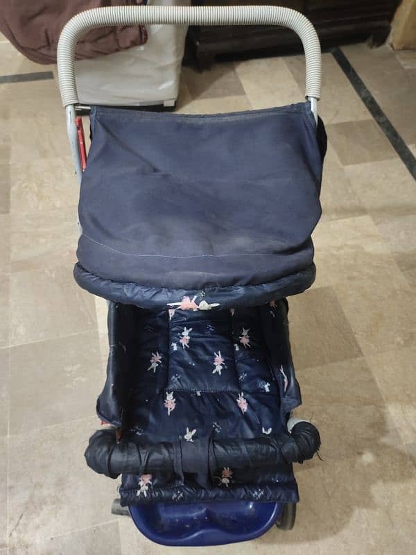 Baby Pram in Excellent Condition Import in UAE 3