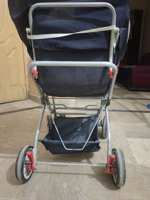 Baby Pram in Excellent Condition Import in UAE 5