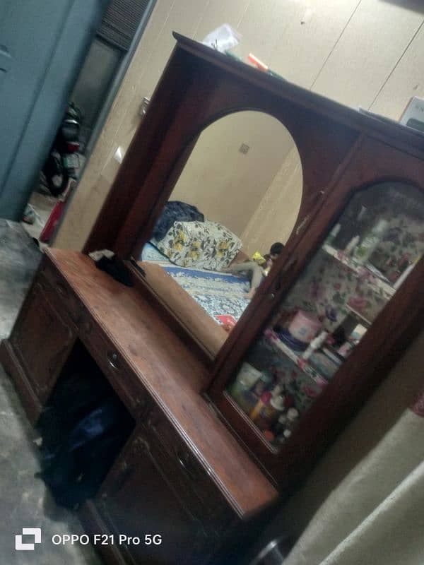 heavy wooden dressing table 0