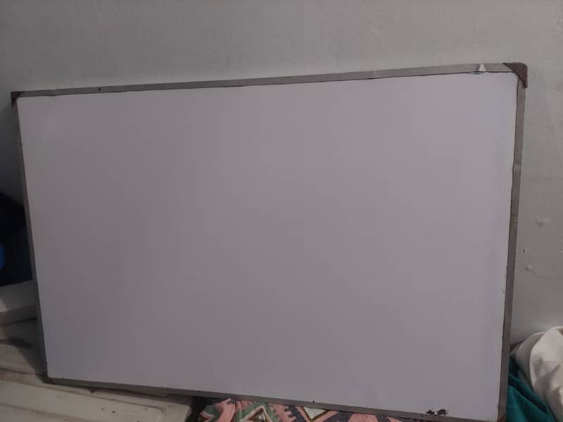 White board 3ft × 2ft 0