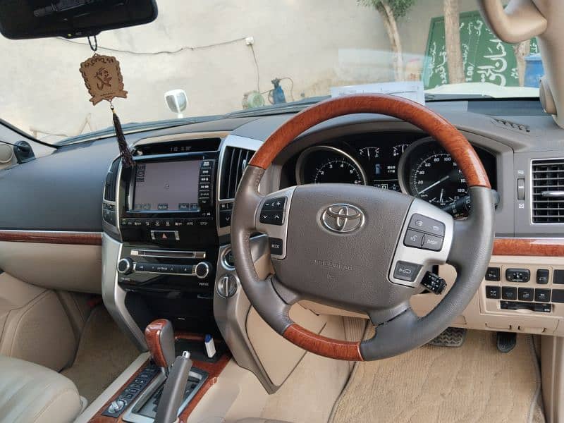 Toyota Land Cruiser 2013 10