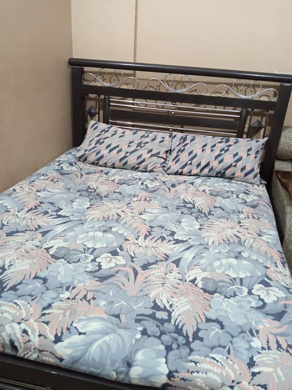 Queen Size Iron Bed 2