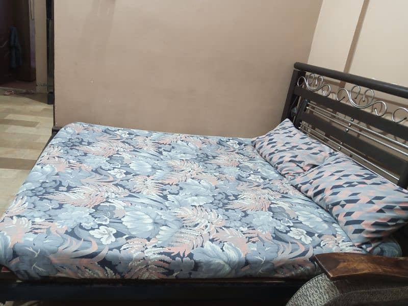 Queen Size Iron Bed 3