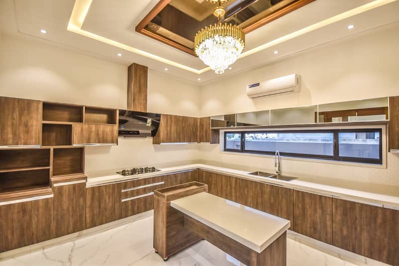 1 Kanal Ultra Modern Luxurious Bungalow For Sale 9