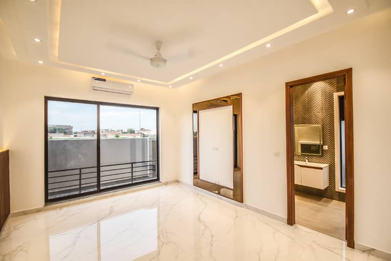 1 Kanal Ultra Modern Luxurious Bungalow For Sale 16