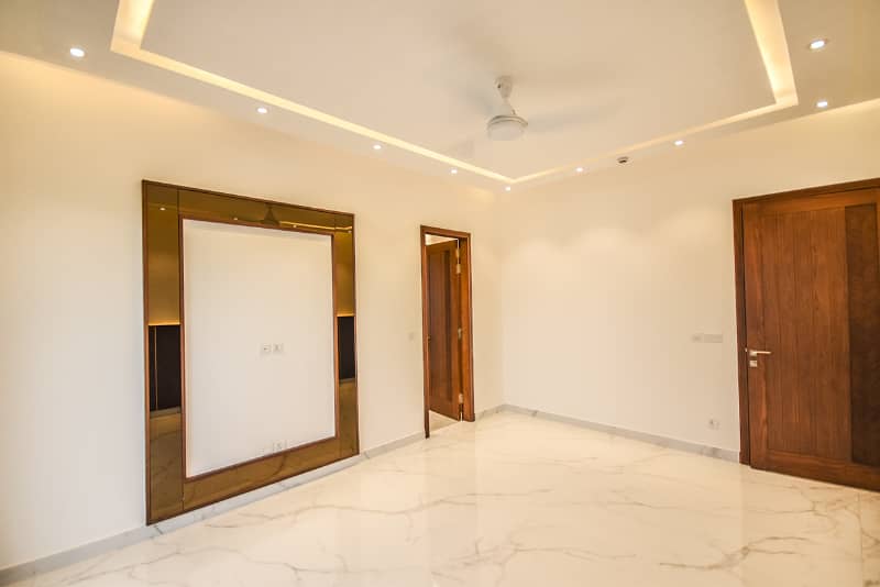 1 Kanal Ultra Modern Luxurious Bungalow For Sale 17