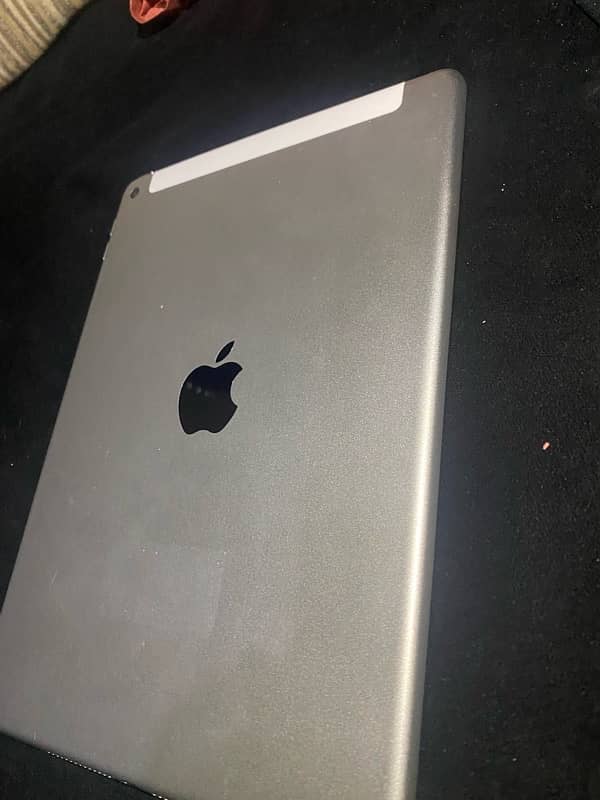 Silver colour ipad Air 2 0