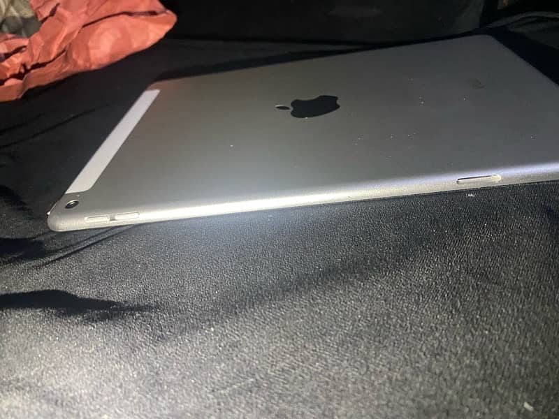 Silver colour ipad Air 2 3