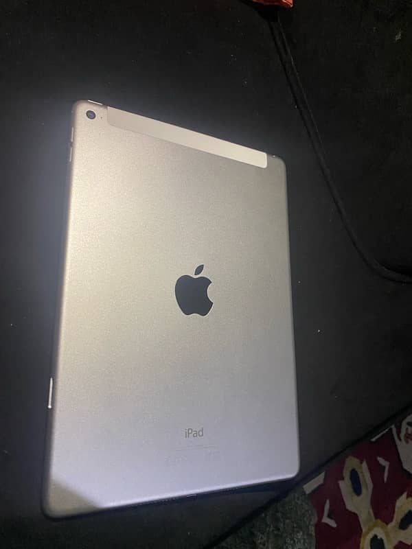 Silver colour ipad Air 2 5