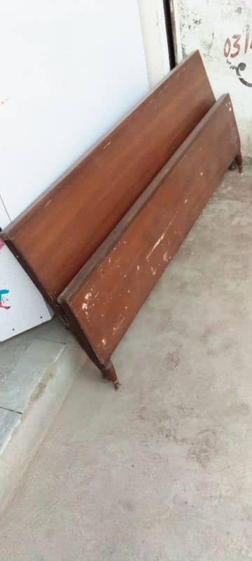 Double bed wooden in Good Condition 0