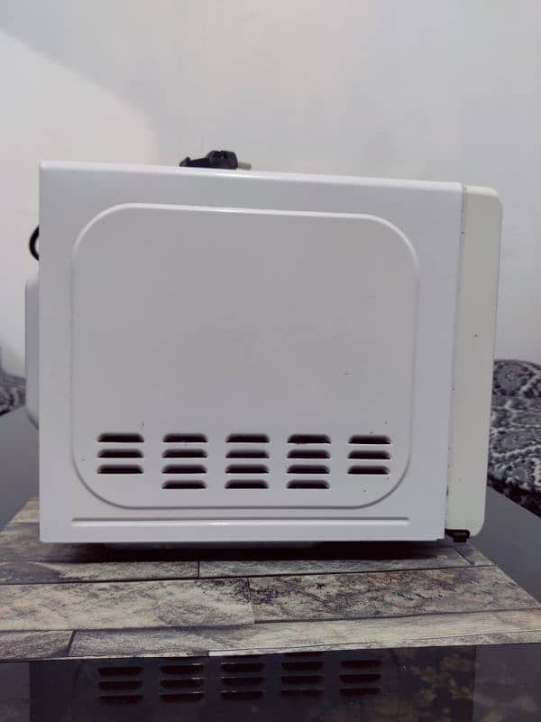 Dawlance Microwave Oven 4