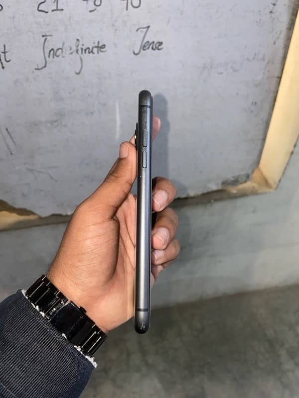 iPhone 11 2